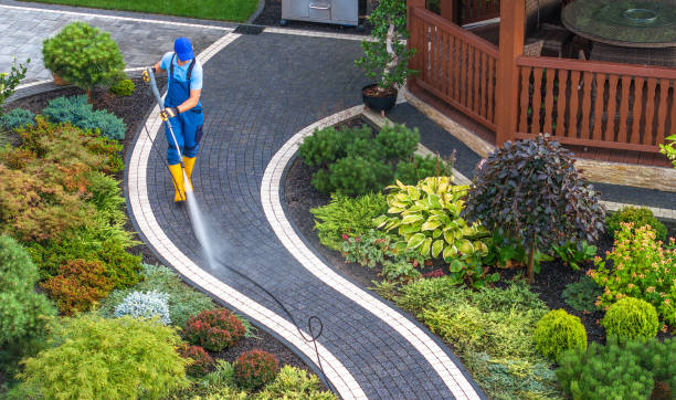 Best Deck Cleaning Services  in Summit View, WA